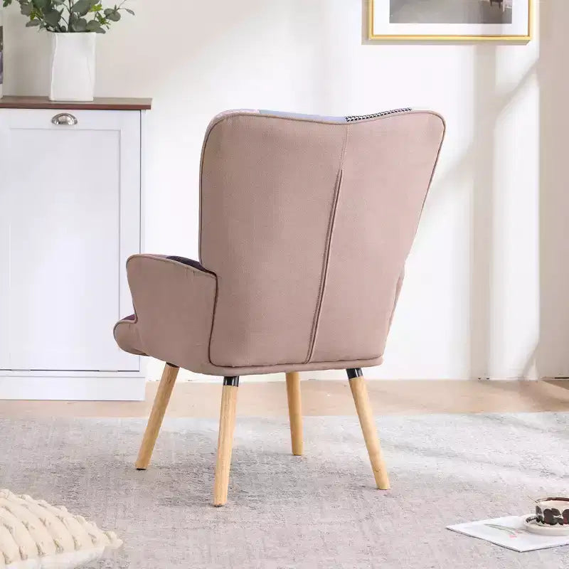 Poltrona Wingback FERPIT Patchwork con Rivestimento in Tessuto e Gambe in Legno di Gomma