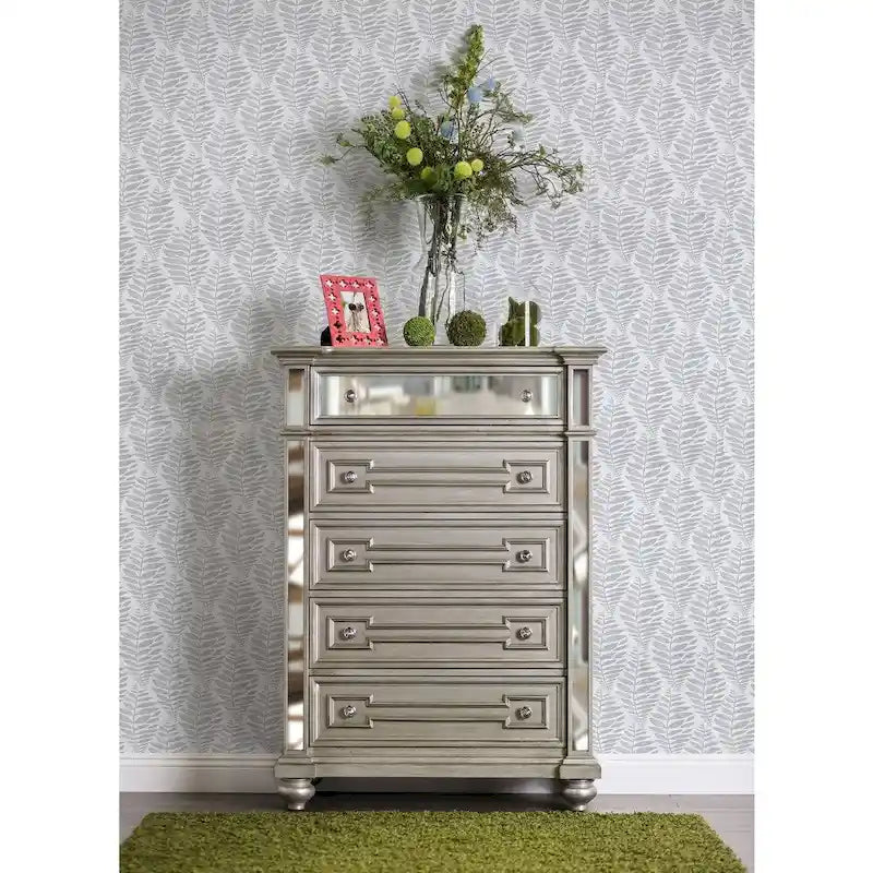 Cassettiera a 5 cassetti Eaen Glam Champagne in legno massello di Furniture of America