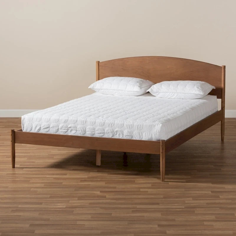Letto a piattaforma Mid-century moderno in legno Carson Carrington Taftarod