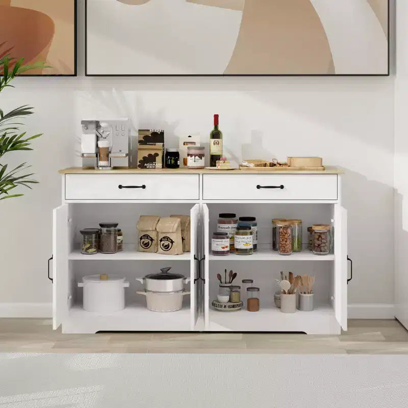 Credenza AndMakers in legno bianco da 55,91 pollici con ante dal design Shaker