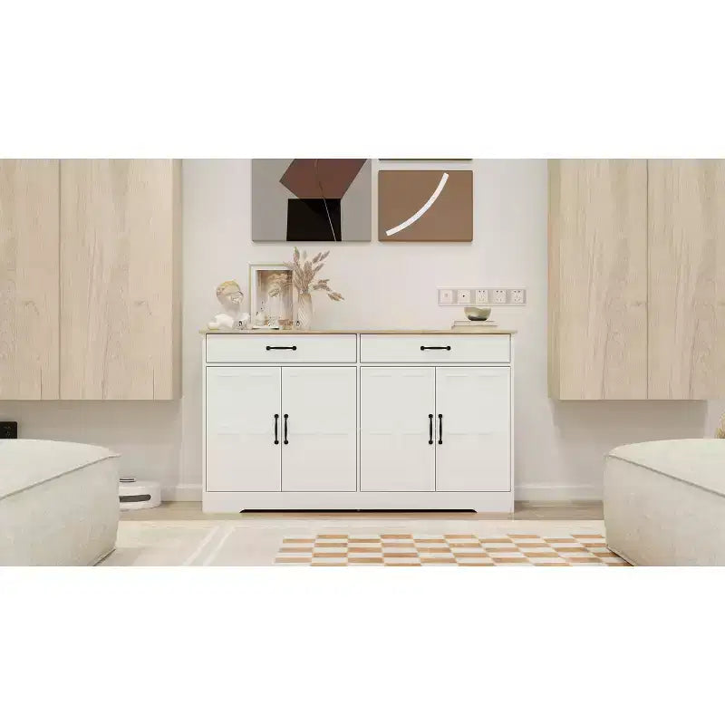 Credenza AndMakers in legno bianco da 55,91 pollici con ante dal design Shaker