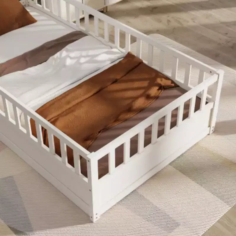 Letto singolo compatto e ribassato con barriera integrata ultra-sicura