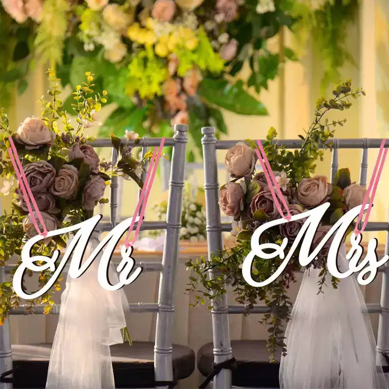 1 Pair Mr and Mrs Chair Signs Wooden Bride and Groom Signs Decoration Chair Back Hanging Pendant with Ribbon Wedding Hanging Sign for Wedding