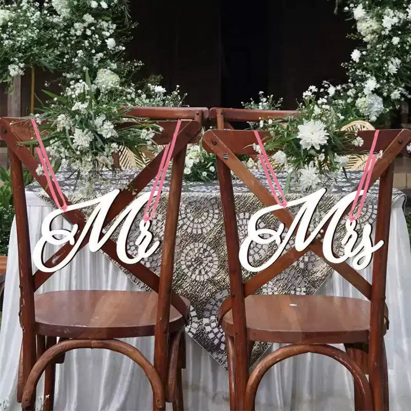 1 Pair Mr and Mrs Chair Signs Wooden Bride and Groom Signs Decoration Chair Back Hanging Pendant with Ribbon Wedding Hanging Sign for Wedding