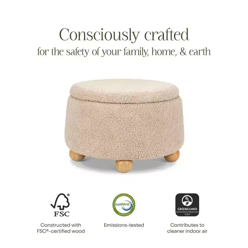 Poggiapiedi contenitore Namesake Tuffet con piedini a sfera in legno e coperchio sollevabile