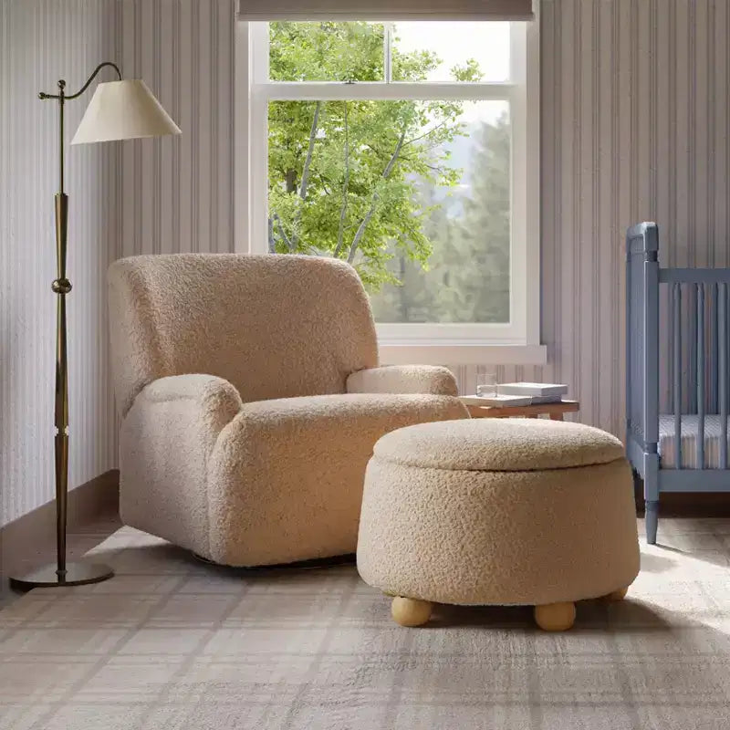 Poggiapiedi contenitore Namesake Tuffet con piedini a sfera in legno e coperchio sollevabile