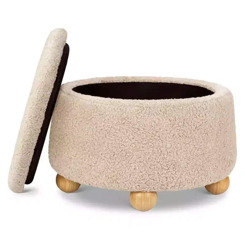Poggiapiedi contenitore Namesake Tuffet con piedini a sfera in legno e coperchio sollevabile