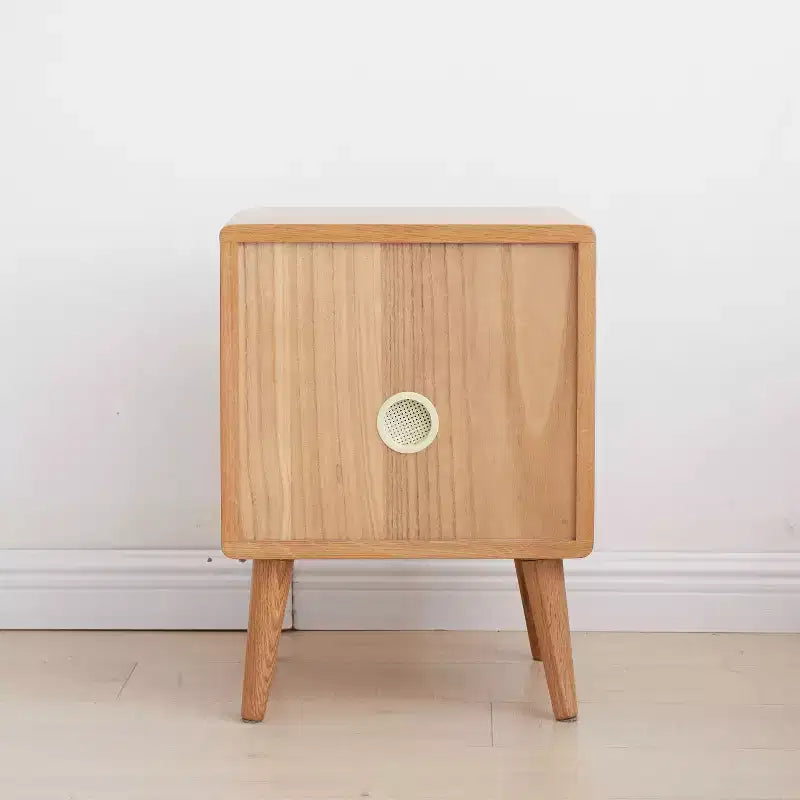 Comodino in puro rovere massiccio con 2 cassetti, mobiletto in legno con frontali in rattan, tavolino laterale minimalista - Panipeachy