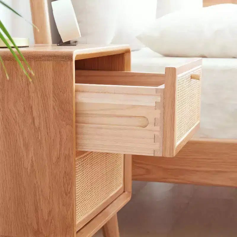 Comodino in puro rovere massiccio con 2 cassetti, mobiletto in legno con frontali in rattan, tavolino laterale minimalista - Panipeachy