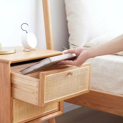 Comodino in puro rovere massiccio con 2 cassetti, mobiletto in legno con frontali in rattan, tavolino laterale minimalista - Panipeachy
