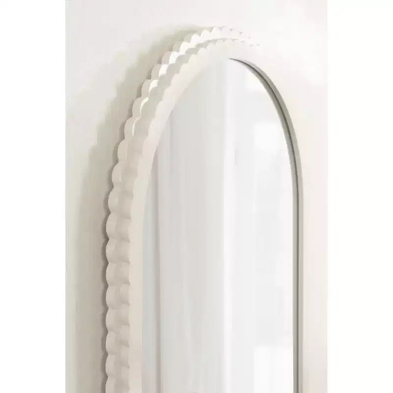 Specchio ad arco in legno Scallia Kate and Laurel, bianco, 20x30