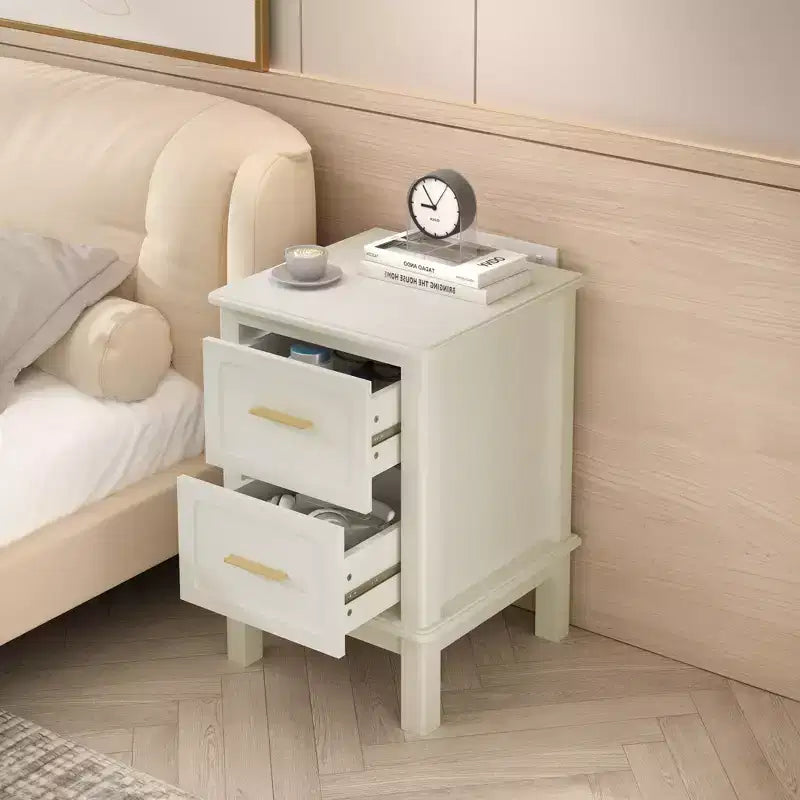 Comodino Moderno con 2 Cassetti, Tavolino da Notte Bianco Crema con Maniglie Dorate, Tavolino d'Appoggio Compatto in Legno per Piccoli Spazi