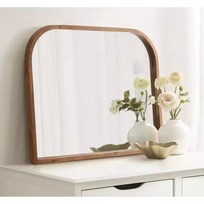 Specchio ad arco con cornice in legno Kate and Laurel Winn