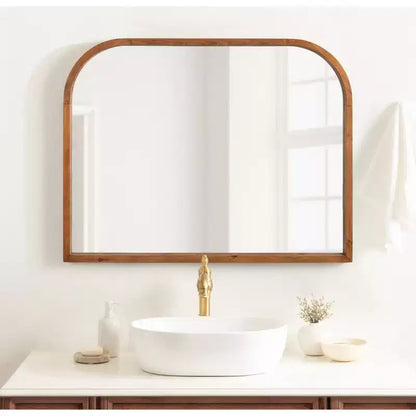 Specchio ad arco con cornice in legno Kate and Laurel Winn