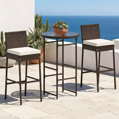 Gymax Sgabelli da Bar e Set da Bar Esterno da 3 Pezzi con 2 Sedie Imbottite Patio Sedie in Metallo Tavolo da Bar con Piano in Vetro