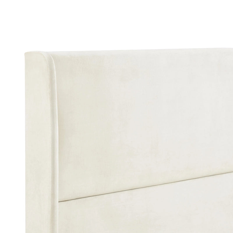 Letto matrimoniale king size beige con testiera in velluto e testata ad ali di pipistrello
