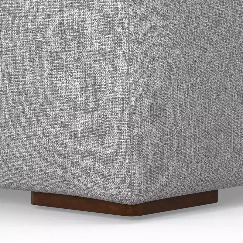 Divano 2 posti WyndenHall Biggs grigio chiaro