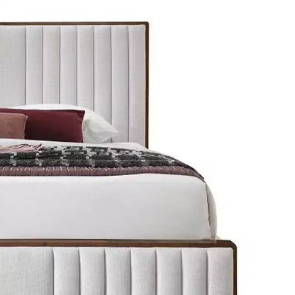 Letto matrimoniale "Eastern King" da 87,4" Kaleea in ciniglia grigio chiaro con finitura noce - Acme Furniture