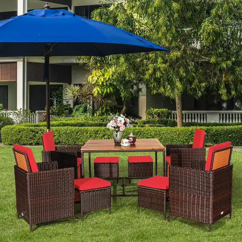 Costway Set da Pranzo 9 Pezzi in Rattan da Esterno con Sedie Imbottite Pouf Tavolo con Piano in Legno Bianco/Rosso/Nero