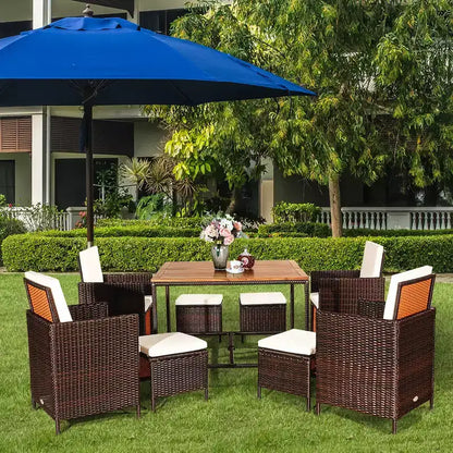 Costway Set da Pranzo 9 Pezzi in Rattan da Esterno con Sedie Imbottite Pouf Tavolo con Piano in Legno Bianco/Rosso/Nero