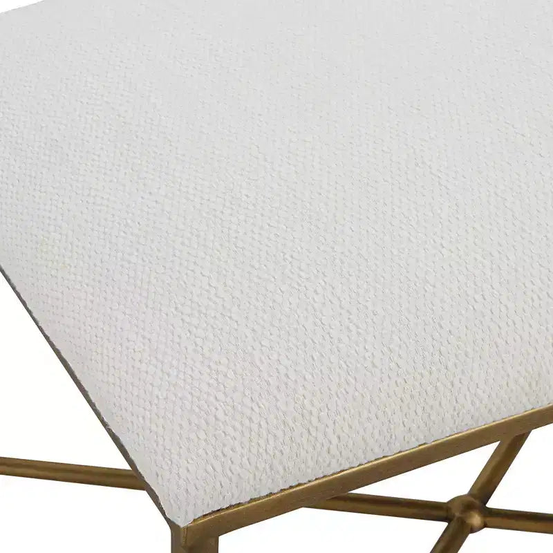 Panca d'appoggio Avenham da 61 cm, in tessuto bianco, di Uttermost