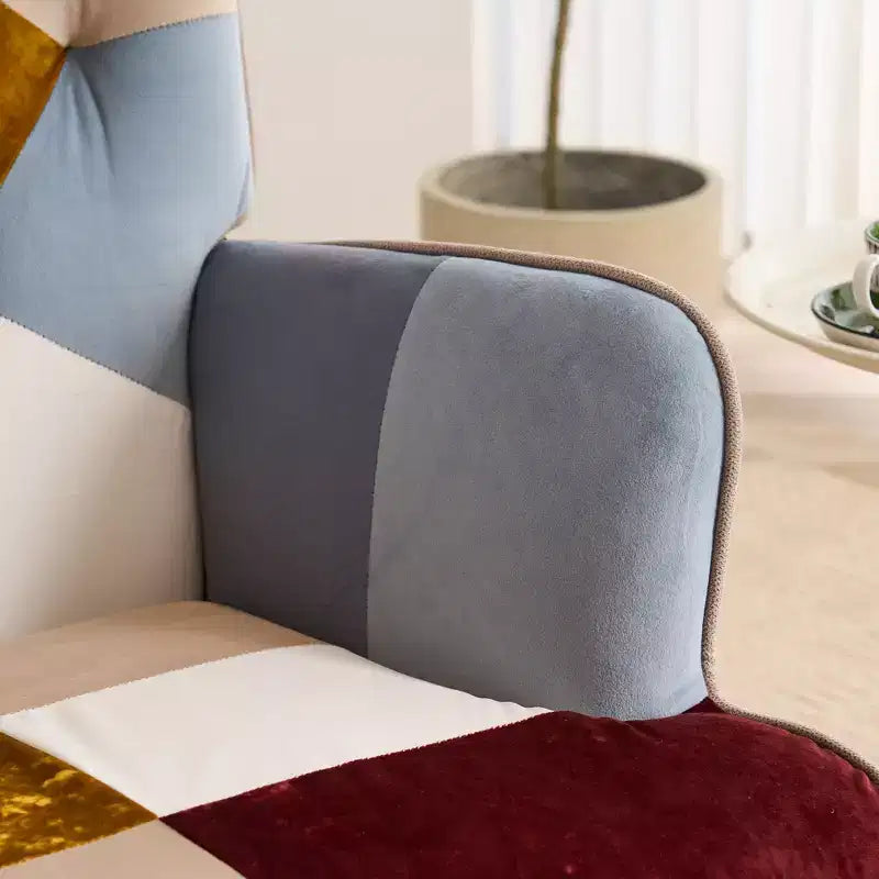 Poltrona Wingback FERPIT Patchwork con Rivestimento in Tessuto e Gambe in Legno di Gomma