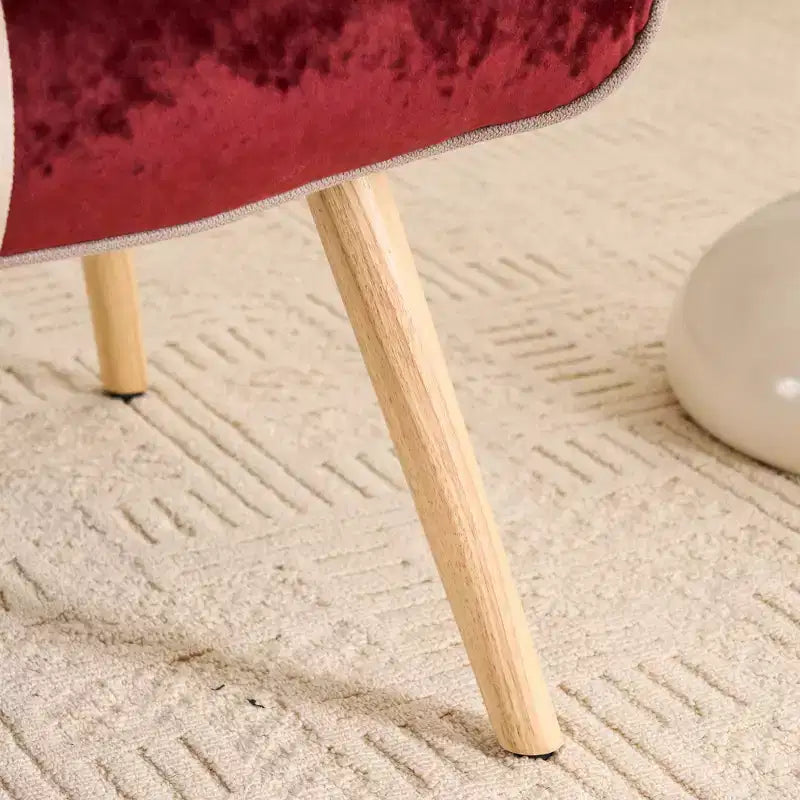 Poltrona Wingback FERPIT Patchwork con Rivestimento in Tessuto e Gambe in Legno di Gomma