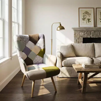Poltrona Wingback FERPIT Patchwork con Rivestimento in Tessuto e Gambe in Legno di Gomma
