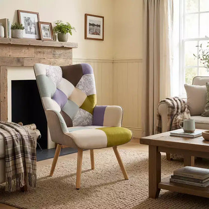 Poltrona Wingback FERPIT Patchwork con Rivestimento in Tessuto e Gambe in Legno di Gomma