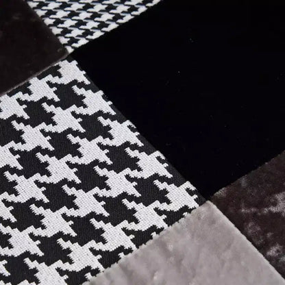 Poltrona Wingback FERPIT Patchwork con Rivestimento in Tessuto e Gambe in Legno di Gomma