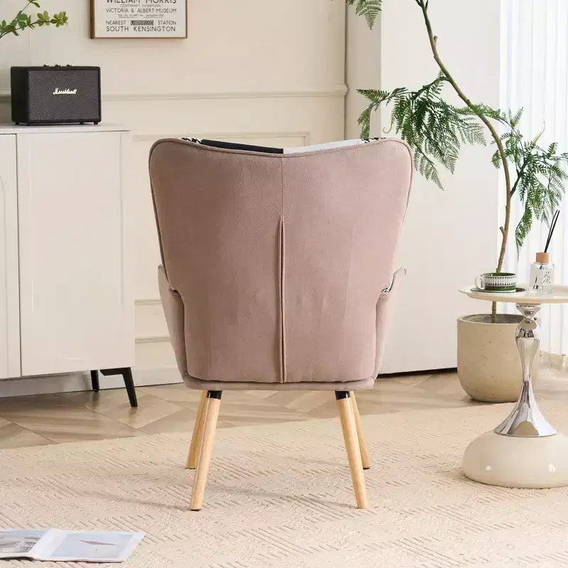 Poltrona Wingback FERPIT Patchwork con Rivestimento in Tessuto e Gambe in Legno di Gomma