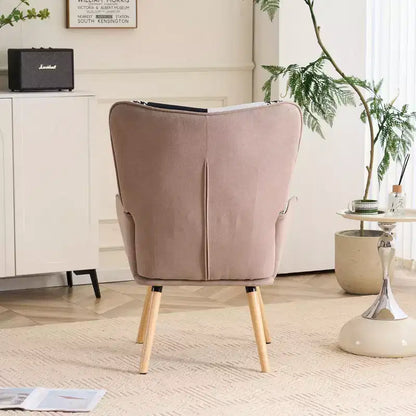 Poltrona Wingback FERPIT Patchwork con Rivestimento in Tessuto e Gambe in Legno di Gomma
