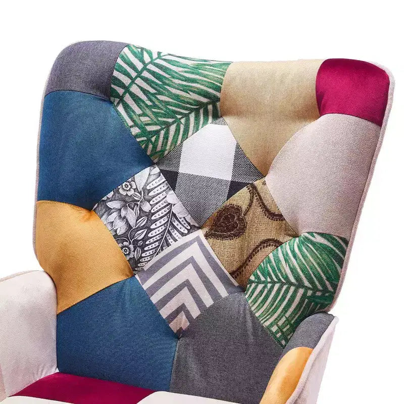 Poltrona Wingback FERPIT Patchwork con Rivestimento in Tessuto e Gambe in Legno di Gomma
