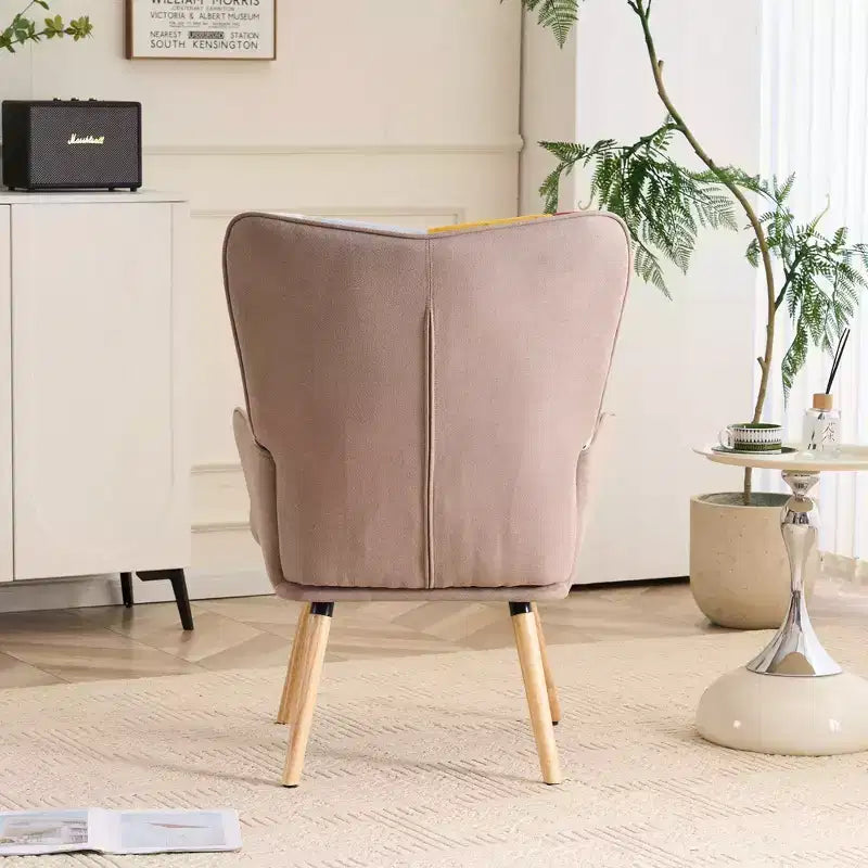 Poltrona Wingback FERPIT Patchwork con Rivestimento in Tessuto e Gambe in Legno di Gomma