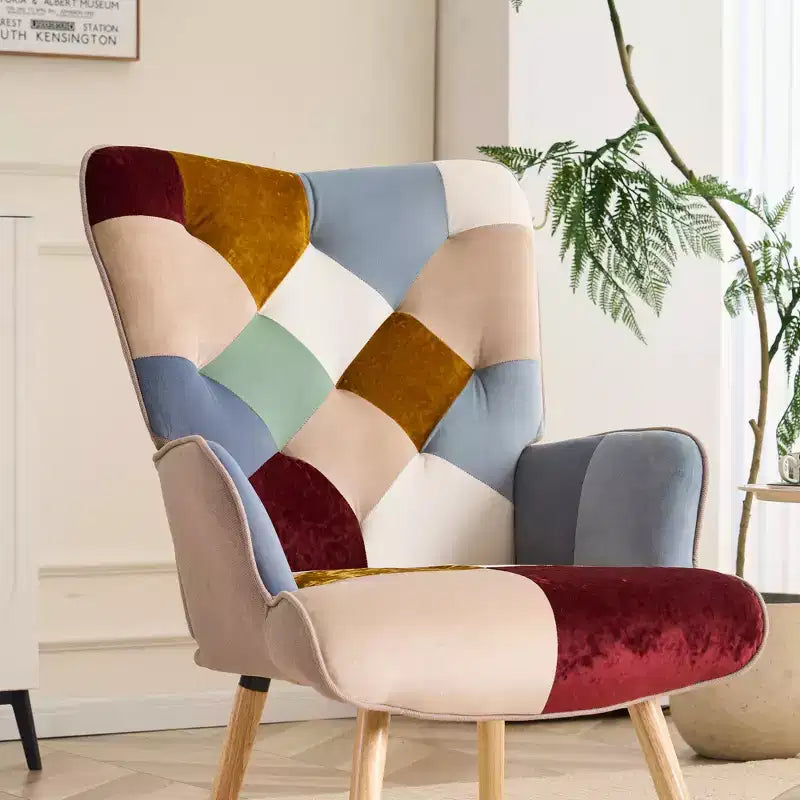 Poltrona Wingback FERPIT Patchwork con Rivestimento in Tessuto e Gambe in Legno di Gomma