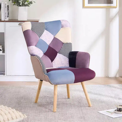 Poltrona Wingback FERPIT Patchwork con Rivestimento in Tessuto e Gambe in Legno di Gomma