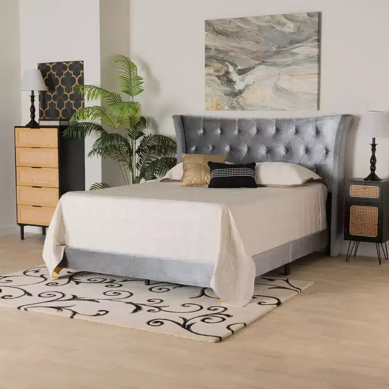 Letto con pannelli in metallo Easton di Baxton Studio, stile contemporaneo, glamour e lussuoso