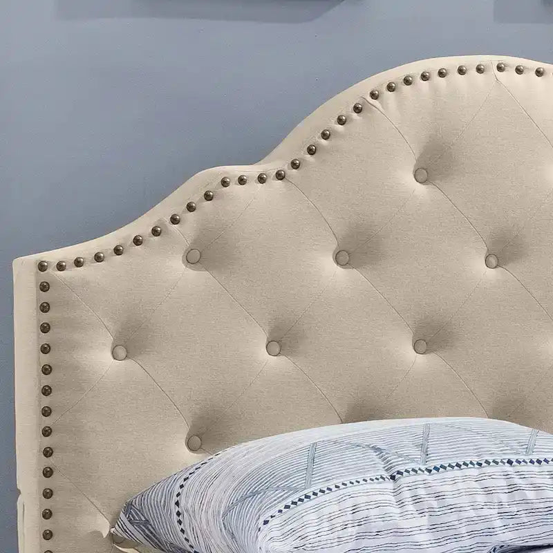 Letto imbottito trapuntato matrimoniale "Cordeaux" di Christopher Knight Home