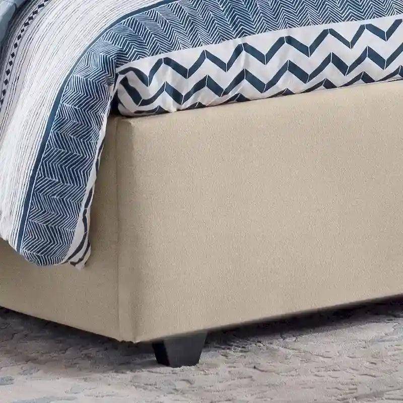 Letto imbottito trapuntato matrimoniale "Cordeaux" di Christopher Knight Home