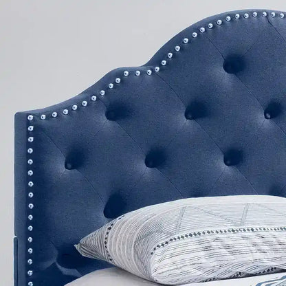 Letto imbottito trapuntato matrimoniale "Cordeaux" di Christopher Knight Home
