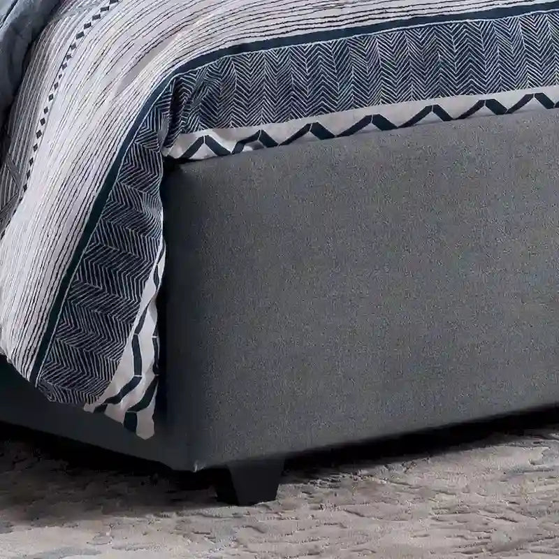 Letto imbottito trapuntato matrimoniale "Cordeaux" di Christopher Knight Home