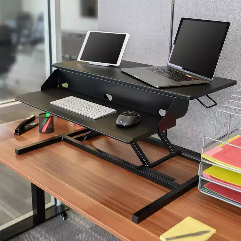 Stand Up Desk Store AirRise Pro Convertitore per Scrivania a Due Livelli con Supporto Monitor e Vassoio Tastiera Integrato (Bianco, 81 cm di Larghezza)