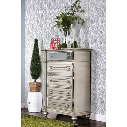 Cassettiera a 5 cassetti Eaen Glam Champagne in legno massello di Furniture of America