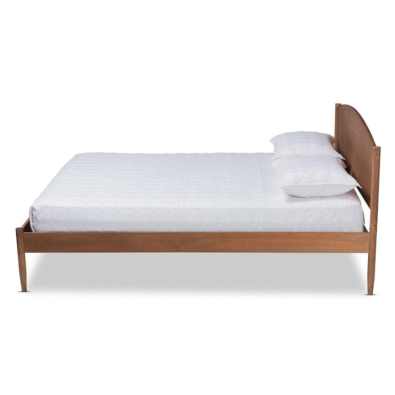 Letto a piattaforma Mid-century moderno in legno Carson Carrington Taftarod