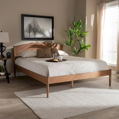 Letto a piattaforma Mid-century moderno in legno Carson Carrington Taftarod
