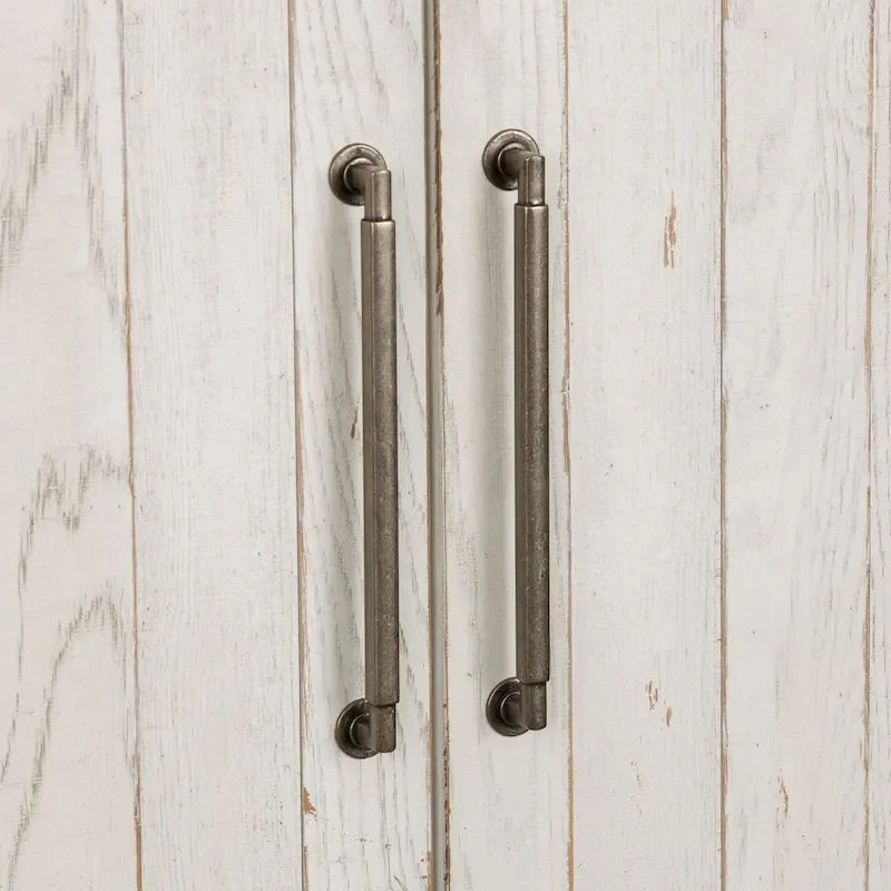 Armadio Modern Farmhouse Bianco Effetto Consumato da Mercatino delle Pulci