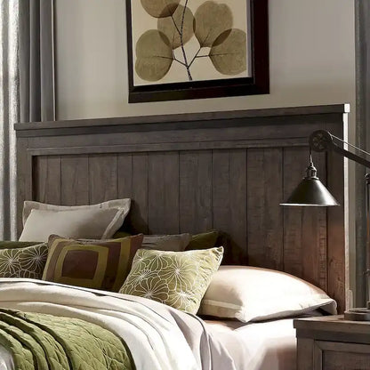 Thornwood Hills Rock Beaten Gray with Saw Cuts King California Panel Bed