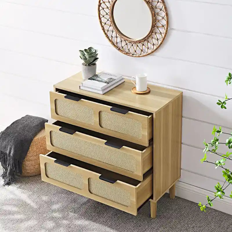 Cassettone in legno rustico, cassettiera moderna in rattan con 3 ampi cassetti e maniglie in metallo