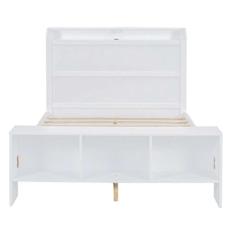 Letto a piattaforma con mensole integrate, luce LED e porte USB, full/twin size