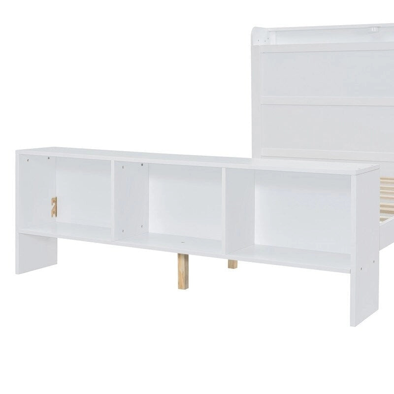 Letto a piattaforma con mensole integrate, luce LED e porte USB, full/twin size